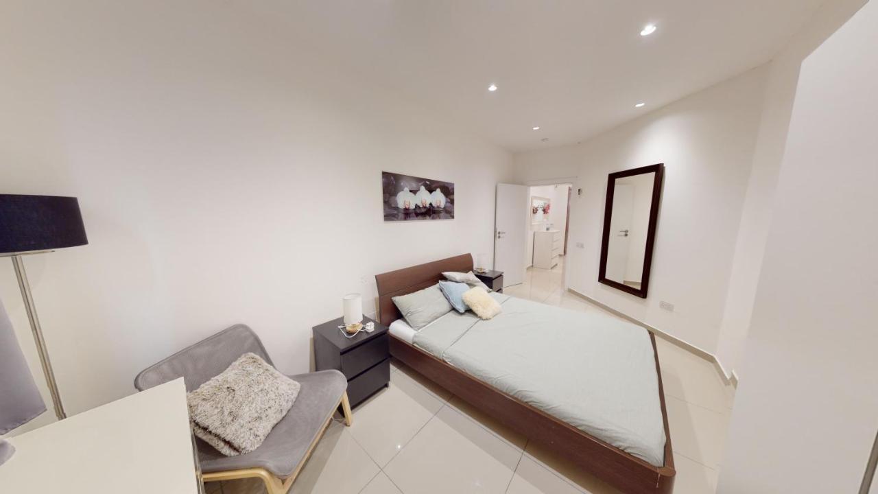 Spacious 3 Bedroom Maisonette สลีมา ภายนอก รูปภาพ